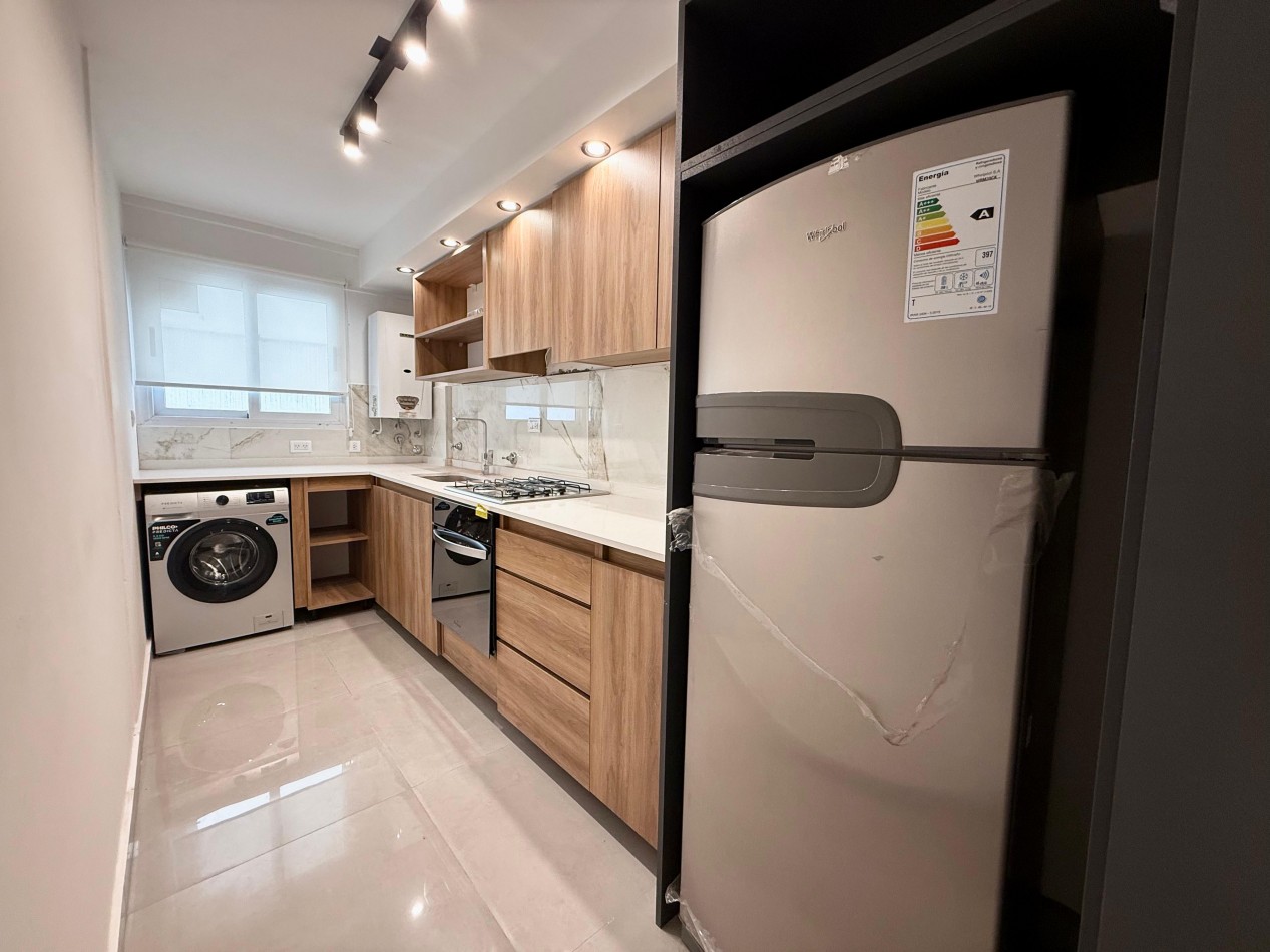 Dpto 3 Amb a la calle con Balcon - Plaza Mitre