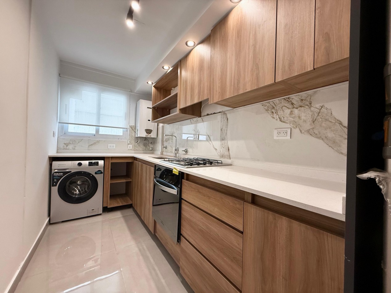 Dpto 3 Amb a la calle con Balcon - Plaza Mitre